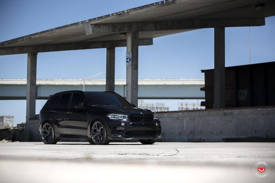  BMW X5 M on Vossen Wheels (HC-3) 2018 года  (фото 2 из 41)